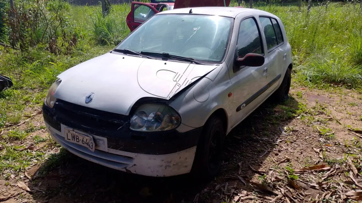 LOTE 001 - SUCATA RENAULT CLIO 2001