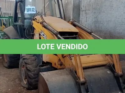 LOTE 032 - RETROESCAVADEIRA