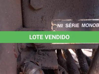 LOTE 017 - TRATOR SOBRE RODAS