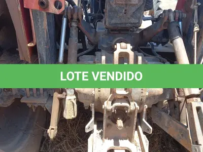 LOTE 017 - TRATOR SOBRE RODAS