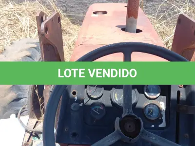LOTE 017 - TRATOR SOBRE RODAS