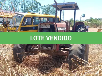 LOTE 017 - TRATOR SOBRE RODAS