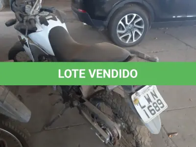 LOTE 009 - MOTO HONDA XRE 300