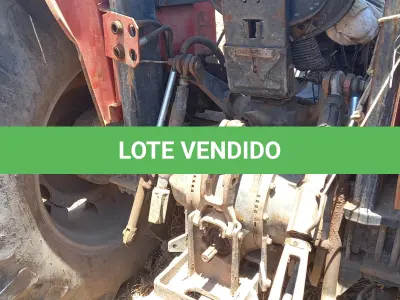 LOTE 017 - TRATOR SOBRE RODAS