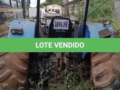 LOTE 028 - TRATOR NEW HOLLAND