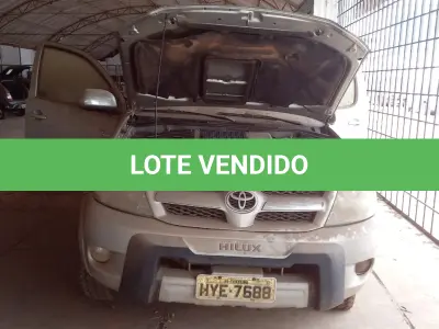 LOTE 018 - VEÍCULO TOYOTA HILLUX