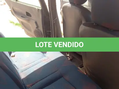 LOTE 015 - VEÍCULO RENAULT CLIO RL