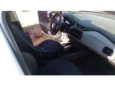 LOTE 013 - CHEVROLET ONIX 10MT 2017