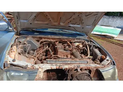 LOTE 002 - CAMIONETA MMC