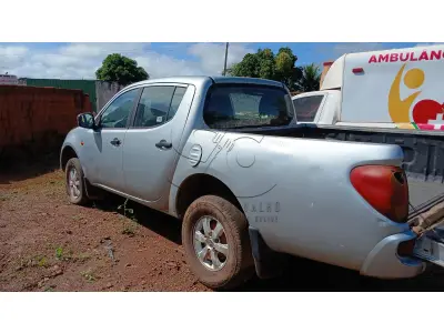LOTE 002 - CAMIONETA MMC