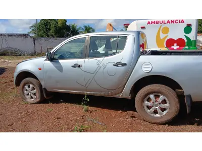 LOTE 002 - CAMIONETA MMC
