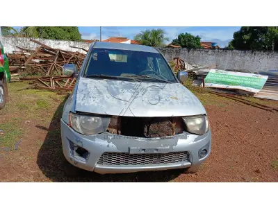 LOTE 002 - CAMIONETA MMC