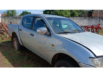 LOTE 002 - CAMIONETA MMC