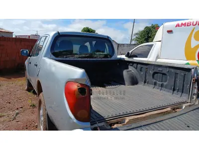 LOTE 002 - CAMIONETA MMC