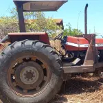 LOTE 017 - TRATOR SOBRE RODAS