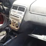 LOTE 012 - VEÍCULO FIAT PUNTO