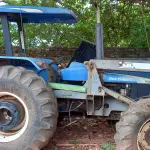 LOTE 028 - TRATOR NEW HOLLAND