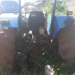 LOTE 028 - TRATOR NEW HOLLAND